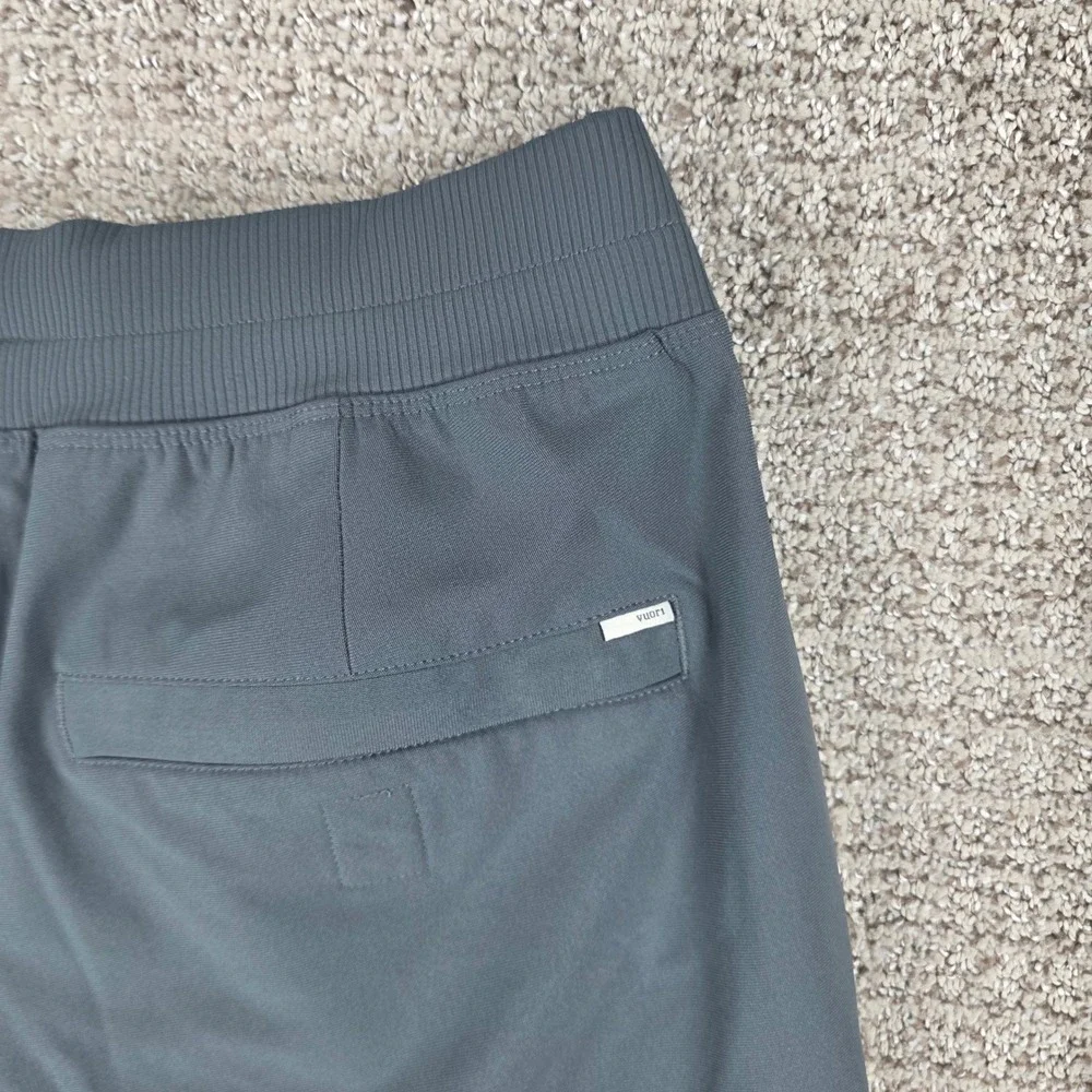 Vuori Men Meta Easy Short Charcoal Grey Performance Athletic Shorts Size Small
